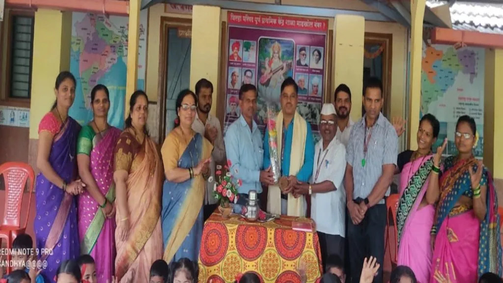 विलास फाले यांना मिळालेला आदर्श शिक्षक पुरस्कार हा माडखोल गावाचा सन्मान !