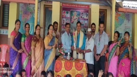 विलास फाले यांना मिळालेला आदर्श शिक्षक पुरस्कार हा माडखोल गावाचा सन्मान !