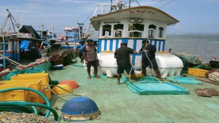 कर्नाटकातील हायस्पीड ट्रॉलिंग नौका सिंधुदुर्गात ताब्यात