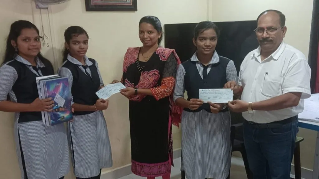 गरीब व होतकरू ४२ विद्यार्थ्यांना ४ लाख ७५ हजार रु. शैक्षणिक मदत