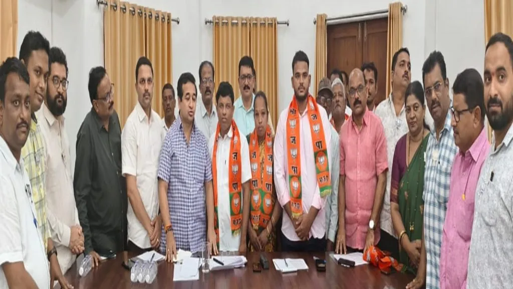 वेंगुर्ले राष्ट्रवादी काँग्रेसच्या पदाधिकाऱ्यांचा पालकमंत्र्यांच्या उपस्थितीत भाजप प्रवेश