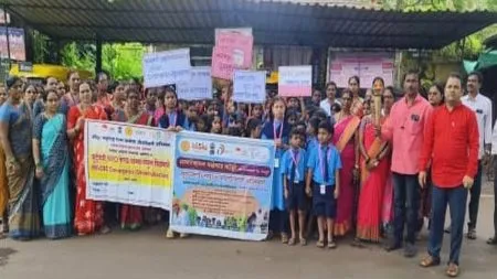 ग्रामपंचायत मळेवाड -कोंडुरेने काढली स्वच्छता मशाल फेरी