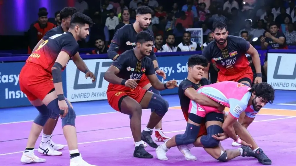बेंगळूर बुल्सचा सलग जयपूरवर मात Bengaluru Bulls beat Jaipur in a row