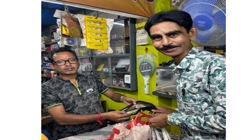 मालवणचे व्यापारी बबन तळवडेकर यांचा प्रामाणिकपणा