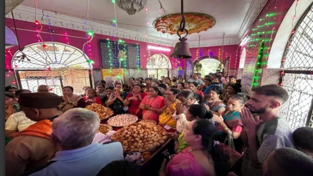 वैश्यवाडा हनुमान मंदिरात गणरायाला ५,१२१ मोदकांचा नैवेद्य