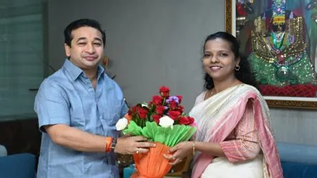 नूतन जिल्हाधिकारी तृप्ती धोडमिसे यांनी घेतली पालकमंत्र्यांची भेट