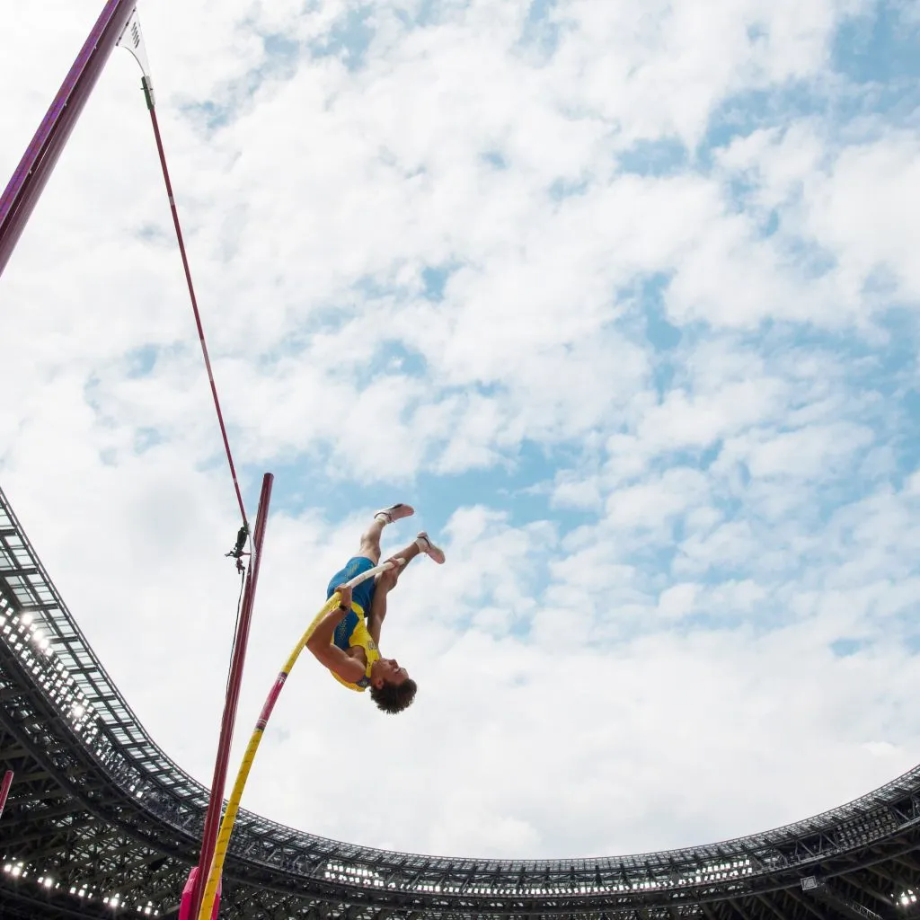 Off-beat: The Dutch incarnation of the 'pole volte'...