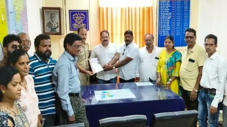 पर्यटन क्षेत्राला बदनाम करणाऱ्यावर गुन्हा दाखल करा