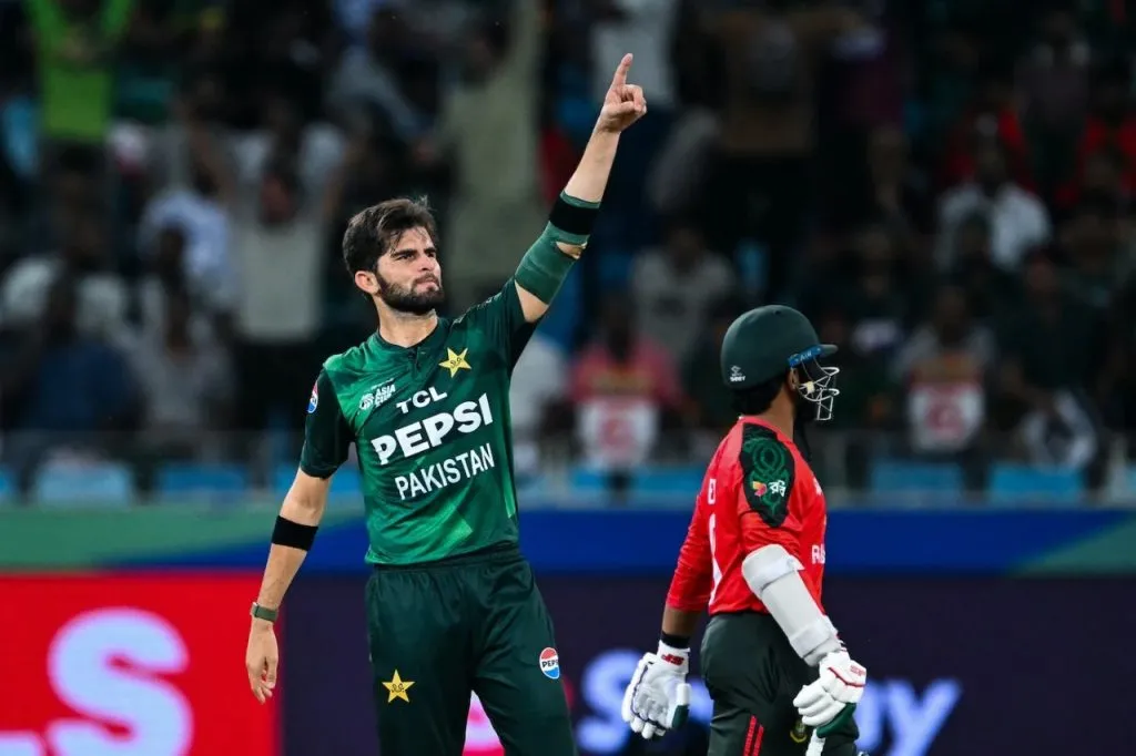 भारत-पाक यांच्यात जेतेपदाची लढत Title fight between India and Pakistan