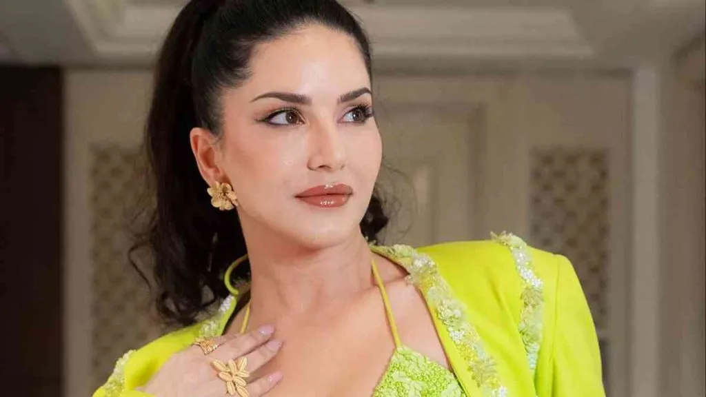 ‘बिट्रेयल’ चित्रपटात सनी लियोनी Sunny Leone in the movie 'Betrayal'