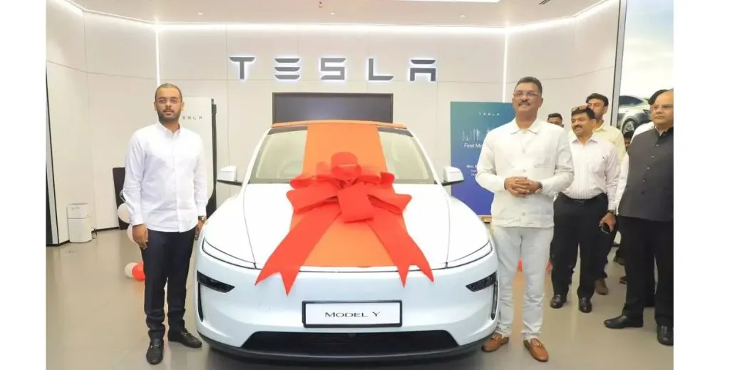 टेस्लाने केली पहिल्या ईव्हीची भारतात डिलिव्हरी Tesla delivers first EV in India