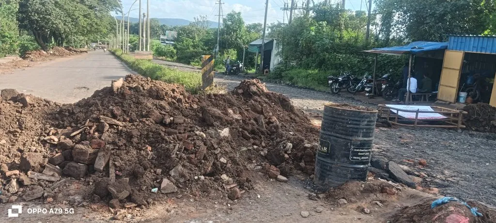 राजा टाईल्स-करंबळ क्रॉस रस्ताकामाला प्रारंभ Raja Tiles-Karmbal cross road work started