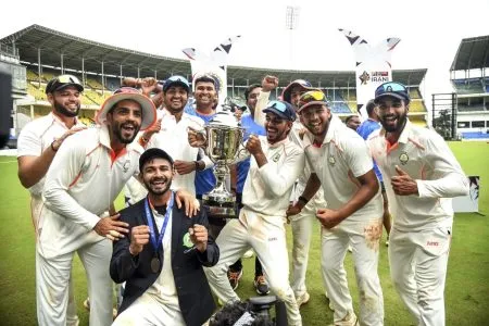 विदर्भ तिसऱ्यांदा इराणी करंडकाचा मानकरी Vidarbha wins Irani Trophy for the third time