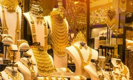 Gold Price : सोन्याला झळाळी सव्वा लाखाची Gold price rises by 1900, silver by 3400 in one day