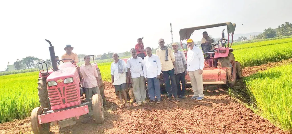 Road in Uchgaon Shetwadi repaired through Shramdaan