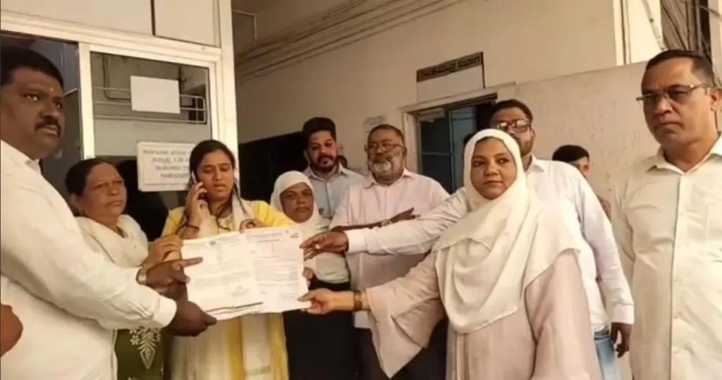 महसूल उपायुक्तांवरील कारवाई थांबवा Stop action against Revenue Deputy Commissioner