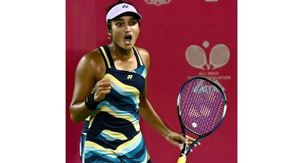 सहजाचा स्टीफेन्सला धक्का Sahaja's shock to Stephens