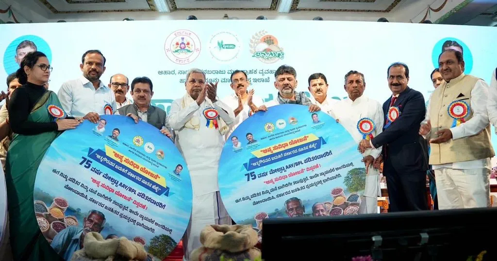 पाच किलो तांदळासोबत डाळ, साखर, खाद्यतेल Five kilos of rice, lentils, sugar, and cooking oil