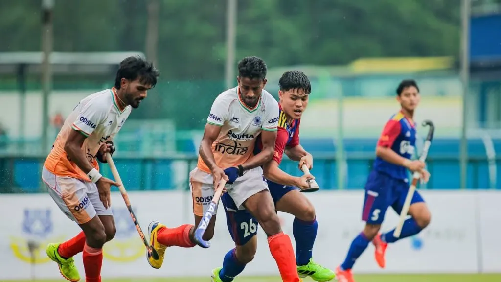 मलेशियाला नमवित भारत अंतिम फेरीत India defeats Malaysia to reach final