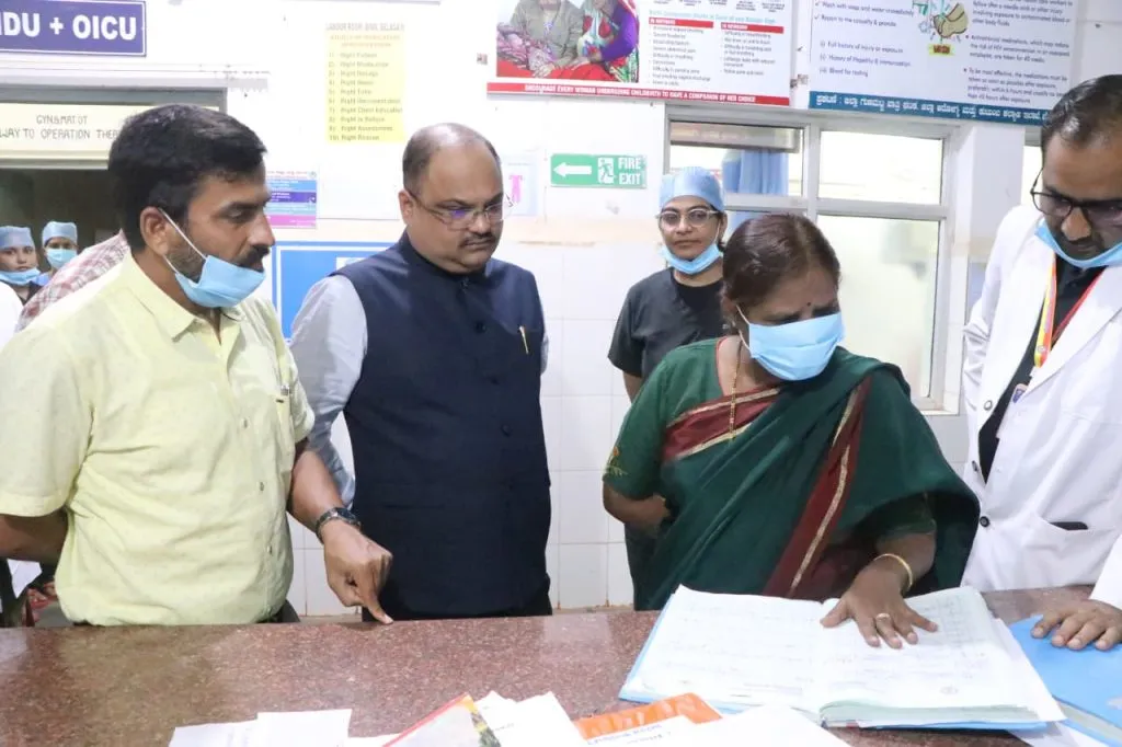 बिम्स सुपरस्पेशालिटी हॉस्पिटलला प्रादेशिक आयुक्तांच्या कानपिचक्या The Regional Commissioner of BIMS Superspeciality Hospital's earpiece