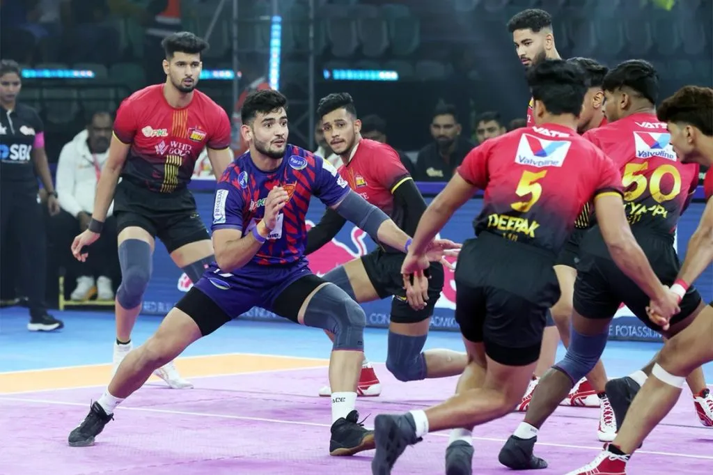 बेंगळूर बुल्सकडून दबंग दिल्लीला धक्का Bengaluru Bulls upset Dabang Delhi
