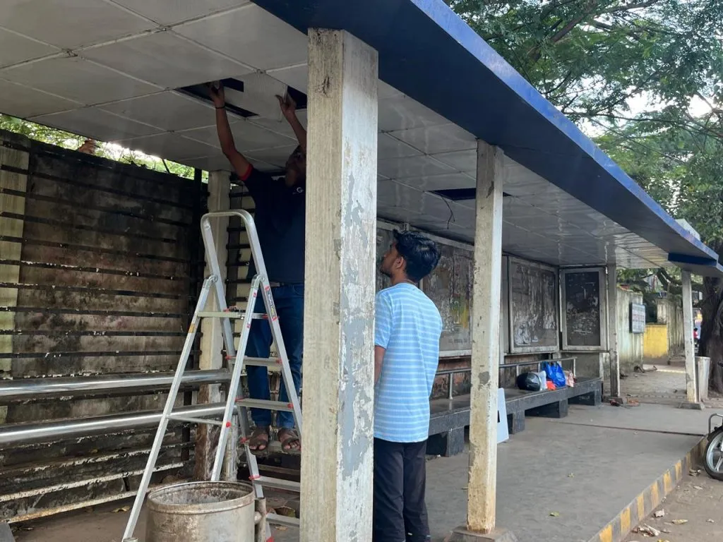 शहरातील बसस्थानकांच्या दुरुस्तीचे काम हाती Repair work underway at city bus stops