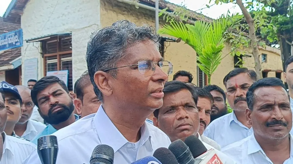 संचालक मंडळ डीसीसी बँकेचे अध्यक्ष-उपाध्यक्ष ठरवतील The board of directors will elect the chairman and vice chairman of DCC Bank.