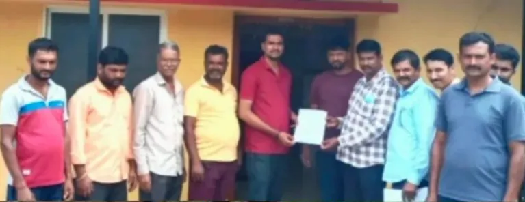 हलशी भागातील पोल्ट्रीधारकांचा विद्युतपुरवठा खंडित झाल्याने मोठा आर्थिक तोटा Poultry farmers in Halshi area suffer huge financial loss due to power outage