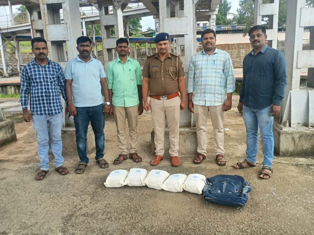 Five and a half kilos of ganja seized at Londa railway station