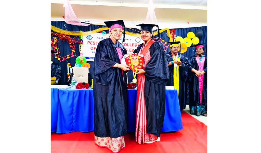 शेख बी. एड. महाविद्यालयात पदवीदान समारंभ Graduation ceremony at Sheikh B. Ed. College