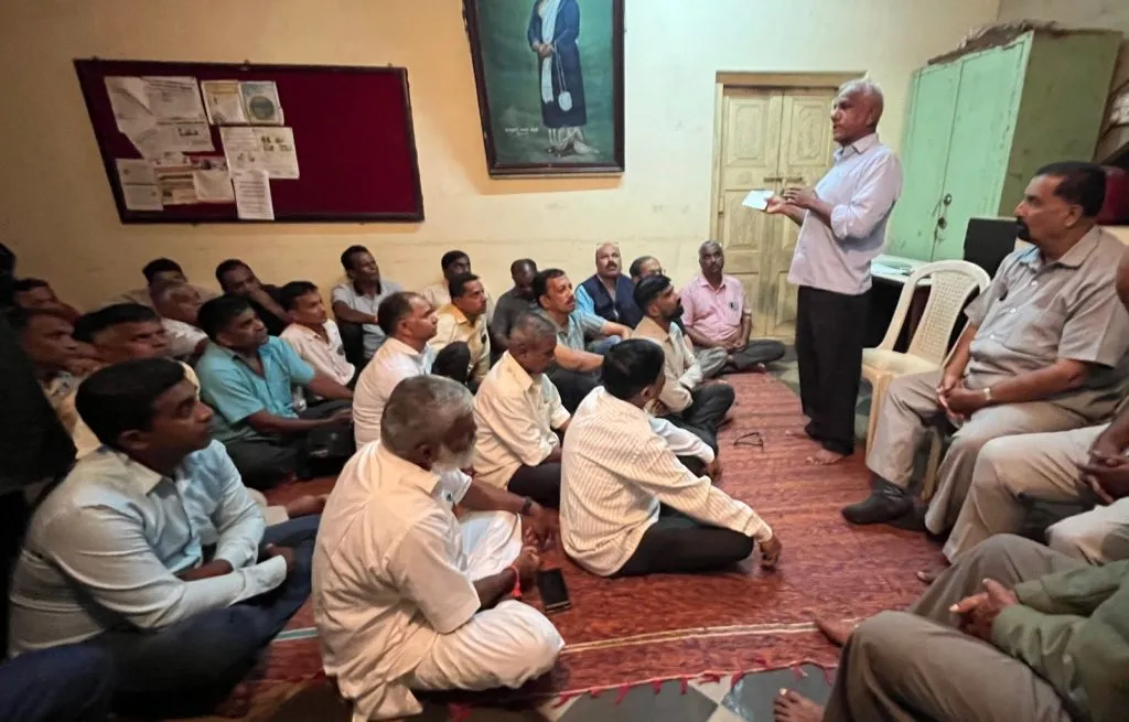 राष्ट्रीय पक्षांसमोर लाचार होऊ नका Don't be helpless in front of national parties.