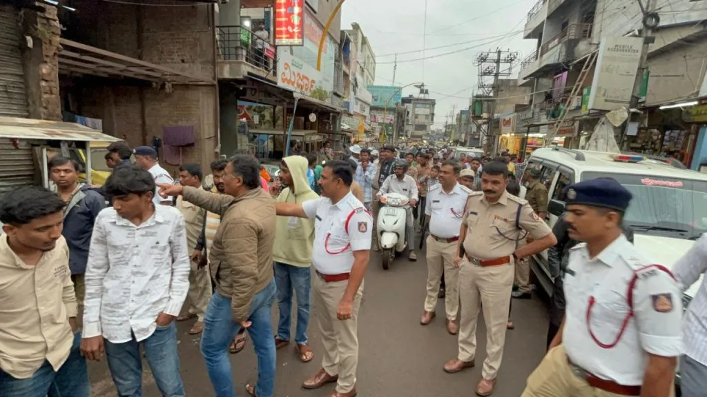 बाजारपेठेत पुन्हा अतिक्रमण हटाव मोहीम तीव्र Encroachment removal campaign intensifies again in the market