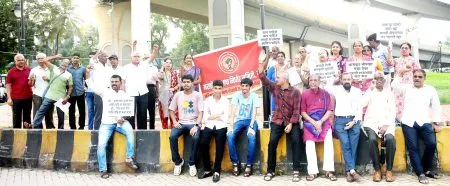 Immediately remove injustice against Marathi