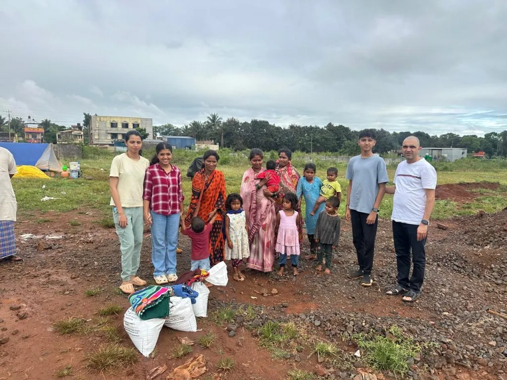 सायनेकर कुटुंबीयांकडून आईला अशीही श्रद्धांजली Sainekar family pays tribute to mother