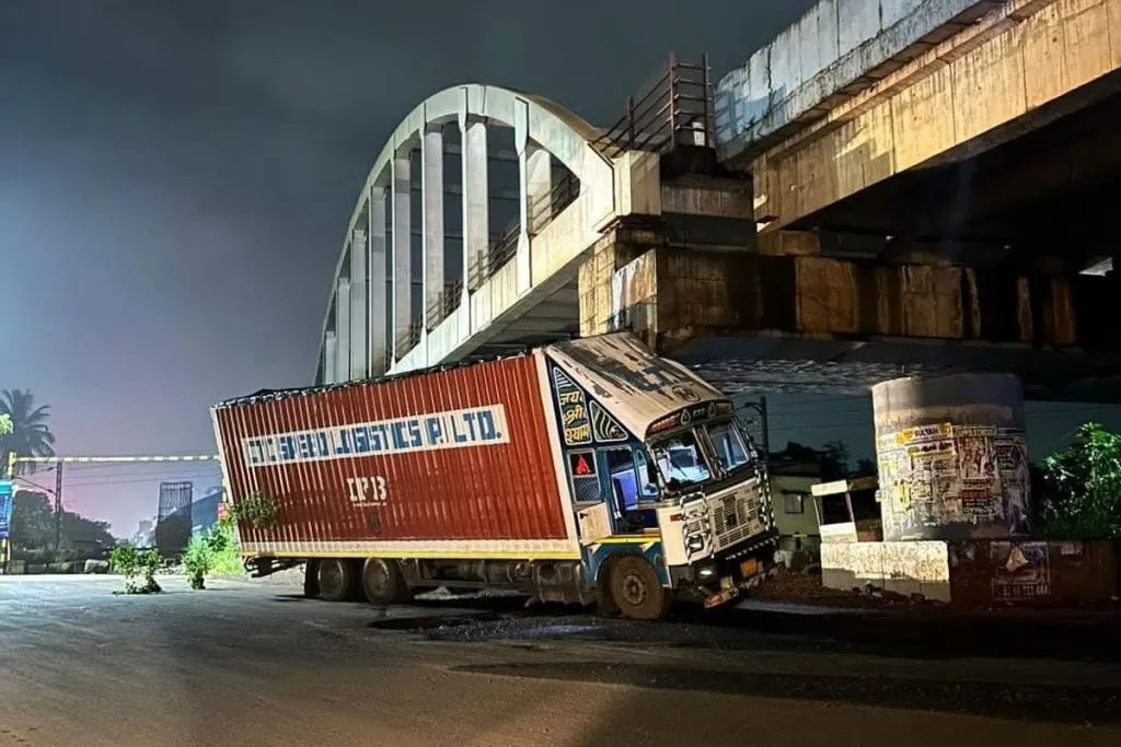 Container hits pillar at Third Railway Gate flyover