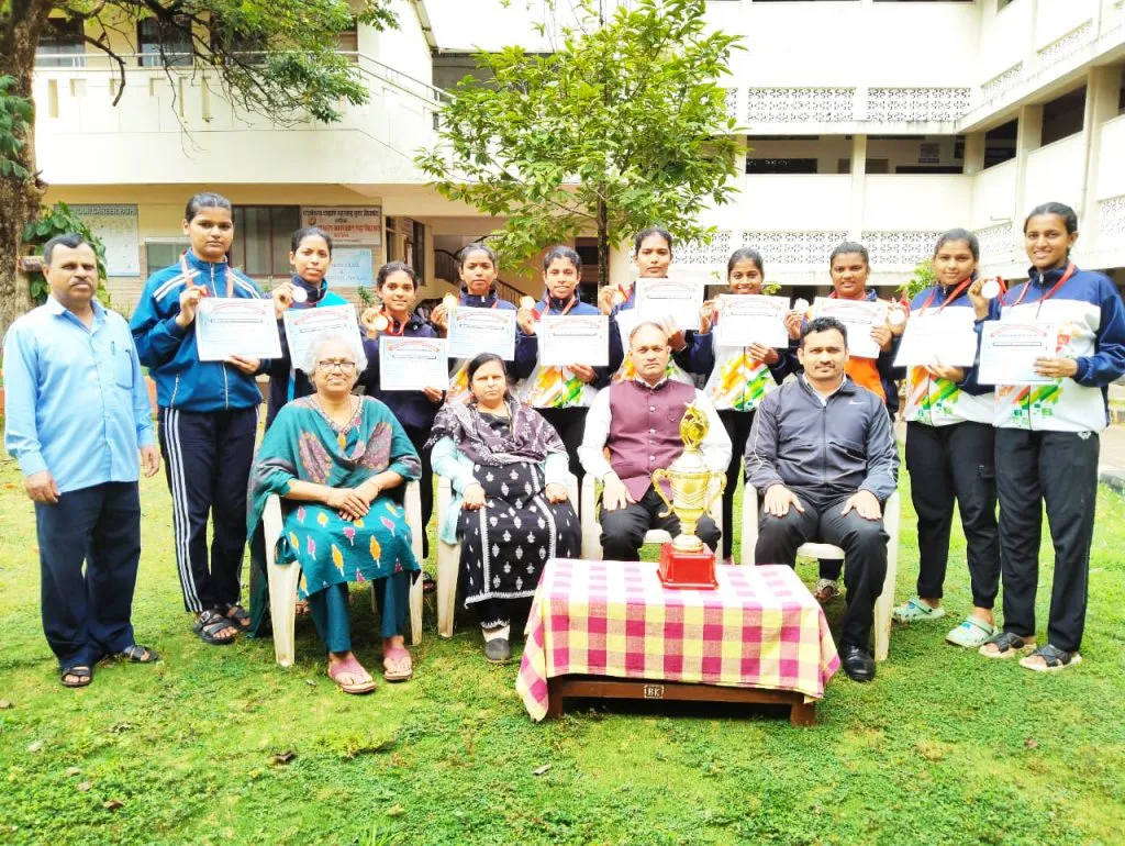 Bhaurao Kakatkar College's success in weightlifting competition