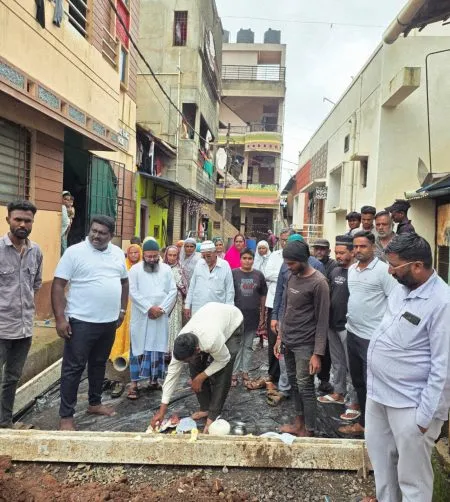 नवी गल्ली सर्व्हिस रस्त्याच्या काँक्रिटीकरणामुळे समाधान Satisfaction with the concreting of the new street service road