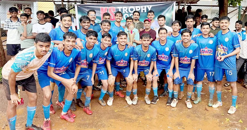 एस. के. चषकावर गोगटे कॉलेजची मोहोर Gogate College's pride in the S. K. Cup