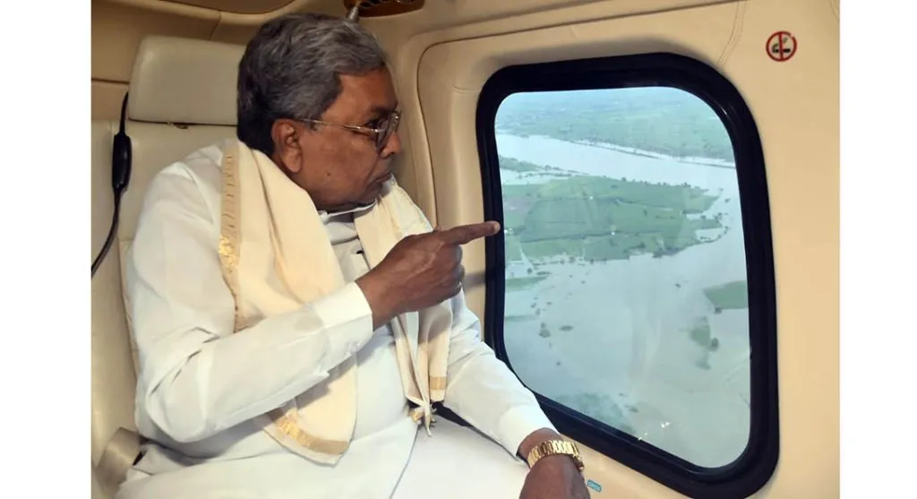मुख्यमंत्र्यांकडून पूरग्रस्त भागाची हवाई पाहणी Chief Minister conducts aerial survey of flood-affected areas