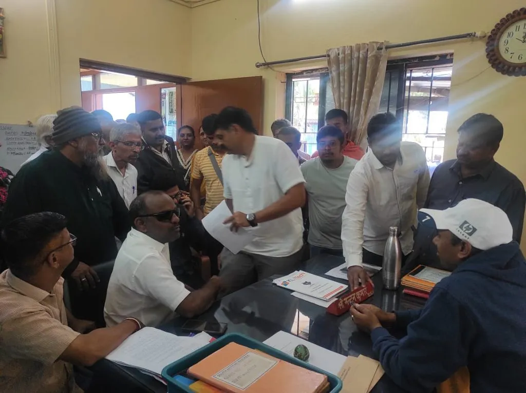 Open the footpath near Tanaji Galli Railway Gate