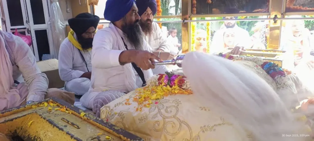 तेजबहाद्दूर साहिबजी बलिदान वर्षानिमित्त बस शहरात दाखल Buses arrive in the city on the occasion of Tej Bahadur Sahibji's martyrdom anniversary