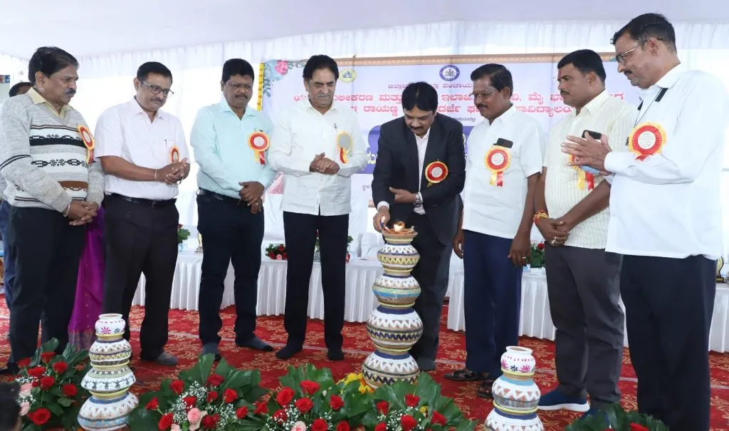 युवकांनी व्यसनापासून दूर राहून प्रगती साधावी : प्रा.सी.एम.त्यागराज Youth should stay away from addiction and make progress: Prof. C.M. Tyagraj