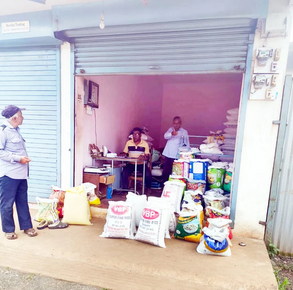 हिंडलगा-आंबेवाडी रस्त्यावरील धान्य दुकानातून 17 पोती तांदूळ चोरीस 17 bags of rice stolen from a grain shop on Hindlaga-Ambewadi road