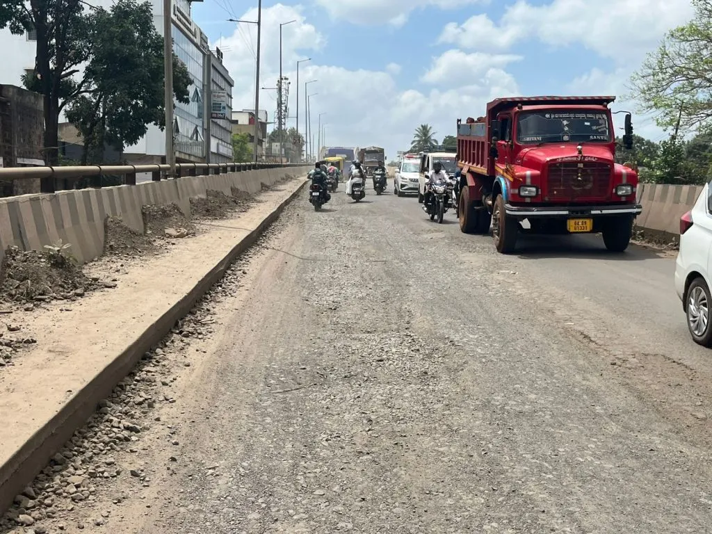 तिसरे रेल्वेगेट उड्डाणपूल बनला मृत्यूचा सापळा Third Railway Gate flyover becomes a death trap