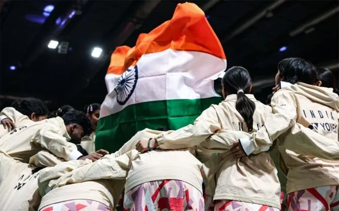 लंकेला हरवित भारताचा सलग दुसरा विजय, India's second consecutive win, defeating Sri Lanka