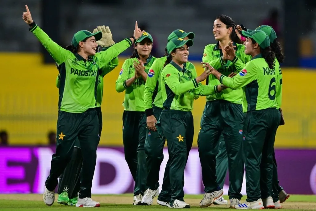 डगमगत्या पाकिस्तानची आज ऑस्ट्रेलियासमोर कसोटी Pakistan's wobbly Test against Australia today