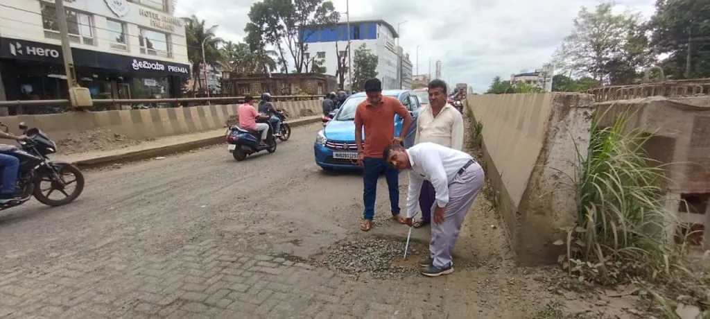 Number of accidents increased due to potholes on flyovers