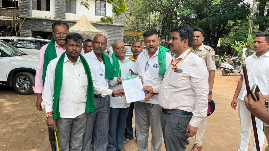 कित्तूर उत्सवासाठी खर्च करण्यात आलेल्या निधीचा तपशील जाहीर करा Announce details of funds spent for Kittur festival