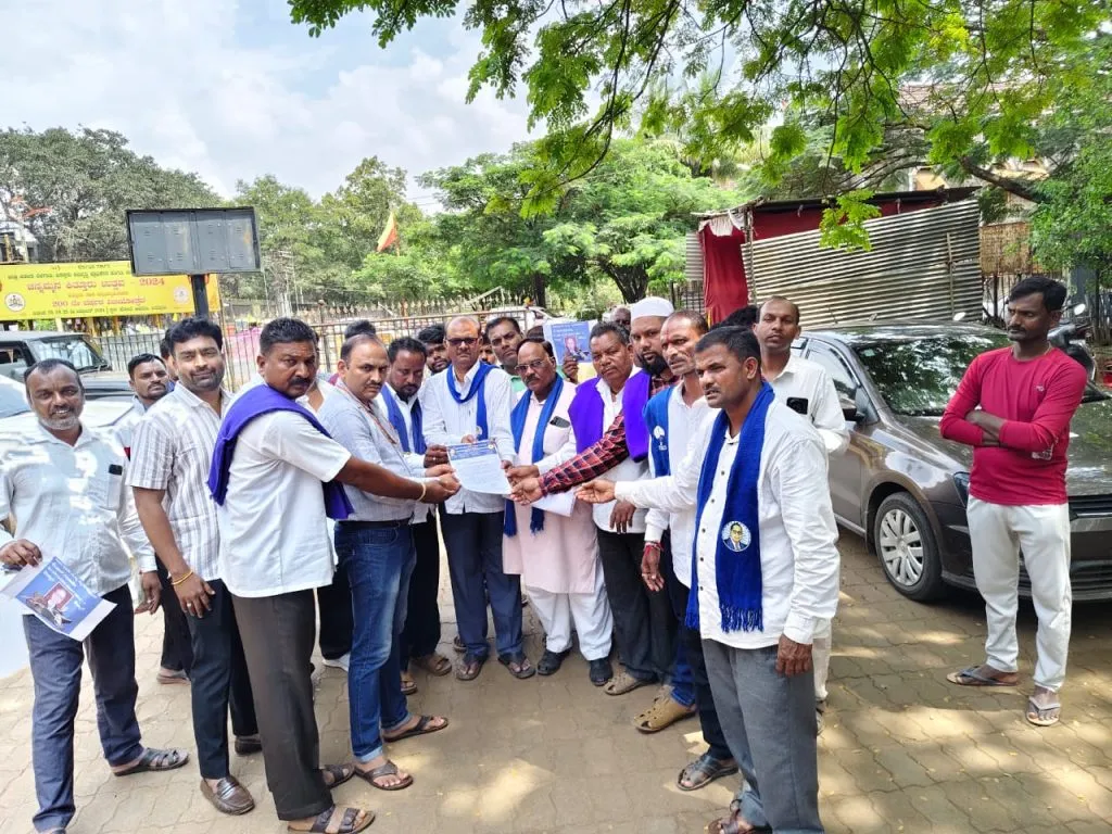 ‘त्या’ वकिलावर कठोर कारवाईची मागणी Demand for strict action against 'that' lawyer