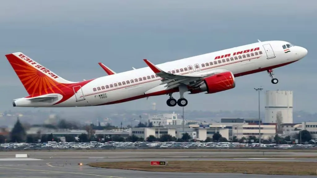 एअर इंडिया विमानाचे आपत्कालीन लँडिंग Air India flight makes emergency landing